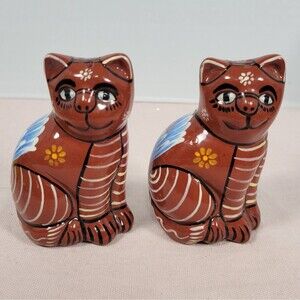Red Clay Hand Painted  Cat  Salt And Pepper Shakers flower